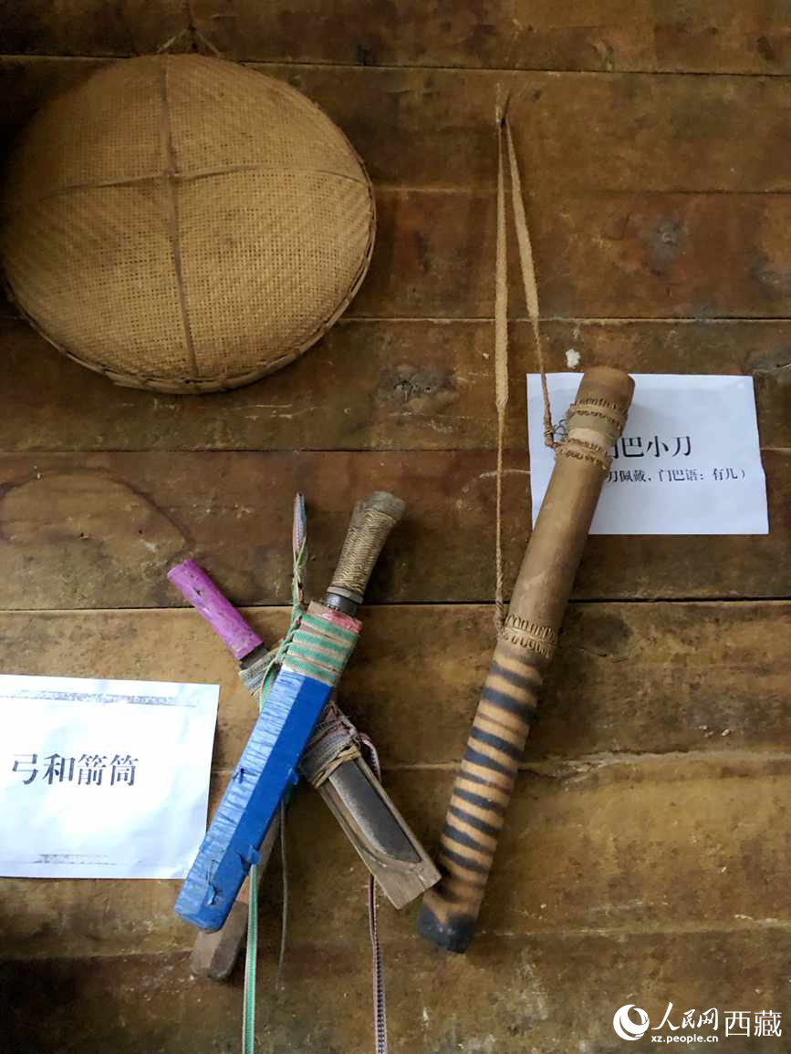 當(dāng)?shù)鬲?dú)具特色的藤竹工藝品。