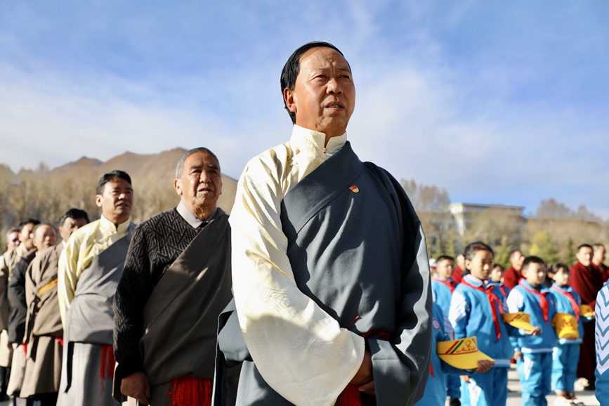 “升國旗、唱國歌”儀式現(xiàn)場。