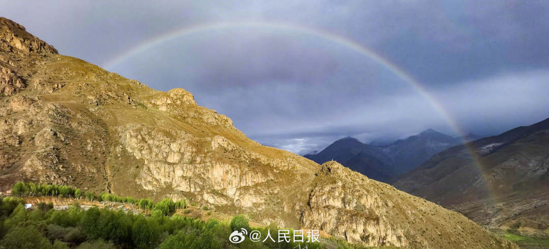 接好運(yùn)！青藏高原現(xiàn)巨大彩虹橋