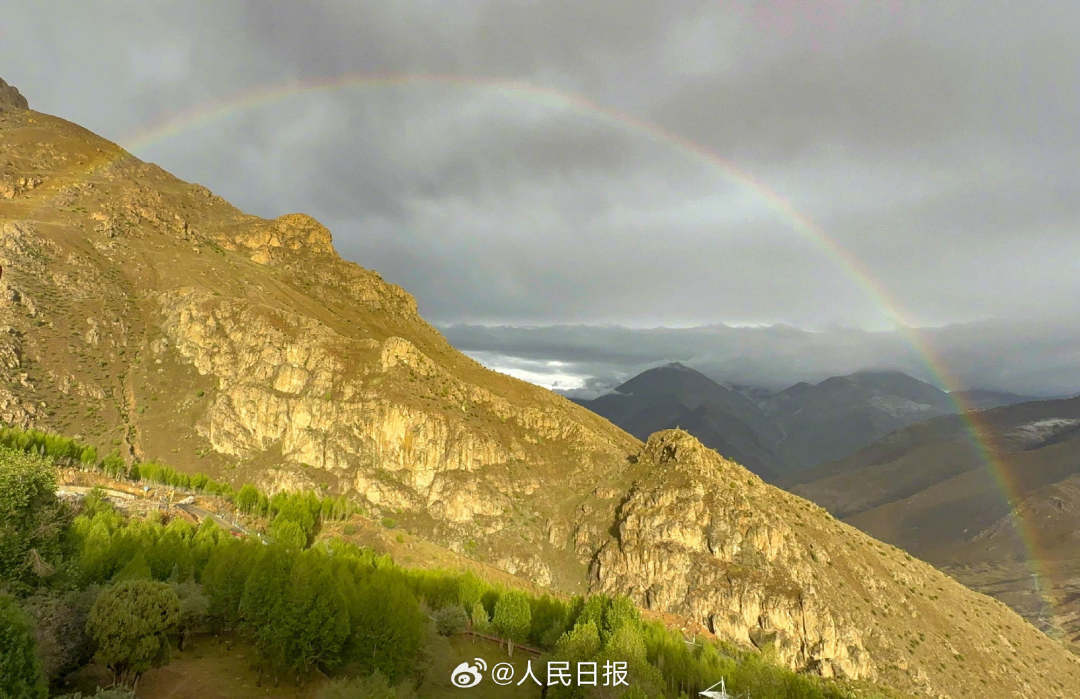 接好運(yùn)！青藏高原現(xiàn)巨大彩虹橋