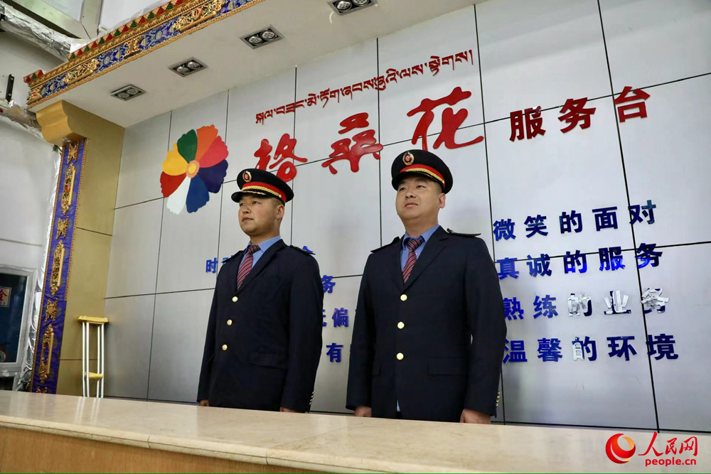 那曲火車站格?；ǚ张_。人民網(wǎng)記者 次仁羅布攝