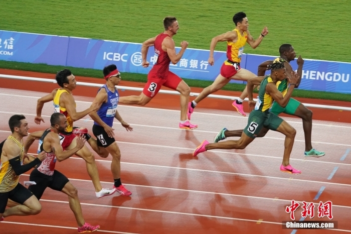 8月2日，第31屆世界大學生夏季運動會男子100米決賽在四川成都舉行，牙買加選手GOLDSON Kadrian dwayne(右一)以10秒04奪得男子百米冠軍。<a target='_blank' href='/'><p  align=